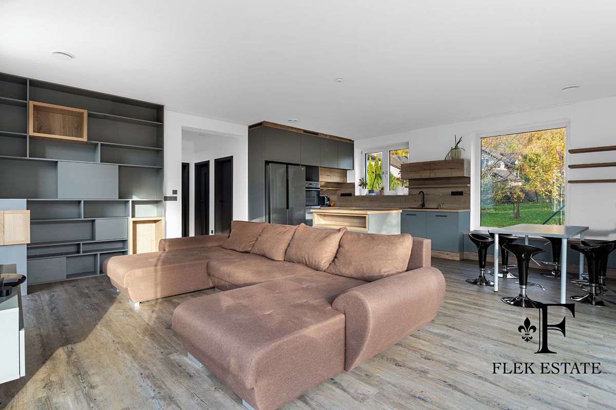 Prodej rodinného domu 213 m², pozemek 705 m² – fotografie 5