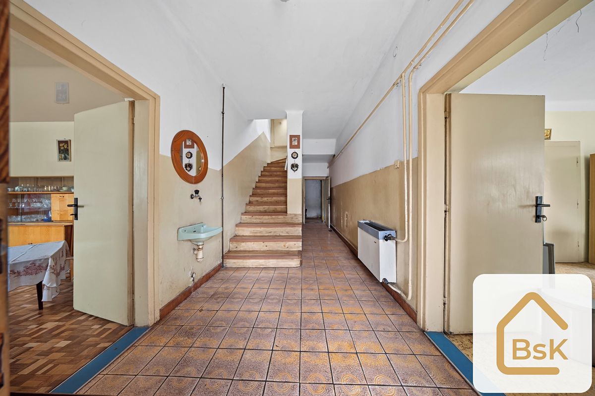 Prodej rodinného domu 292 m², pozemek 1147 m² – fotografie 5