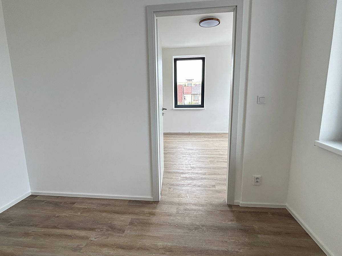 Pronájem bytu 2+kk 43 m² – fotografie 4