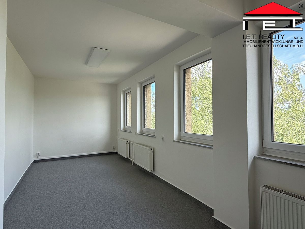 Pronájem kanceláře 380 m²