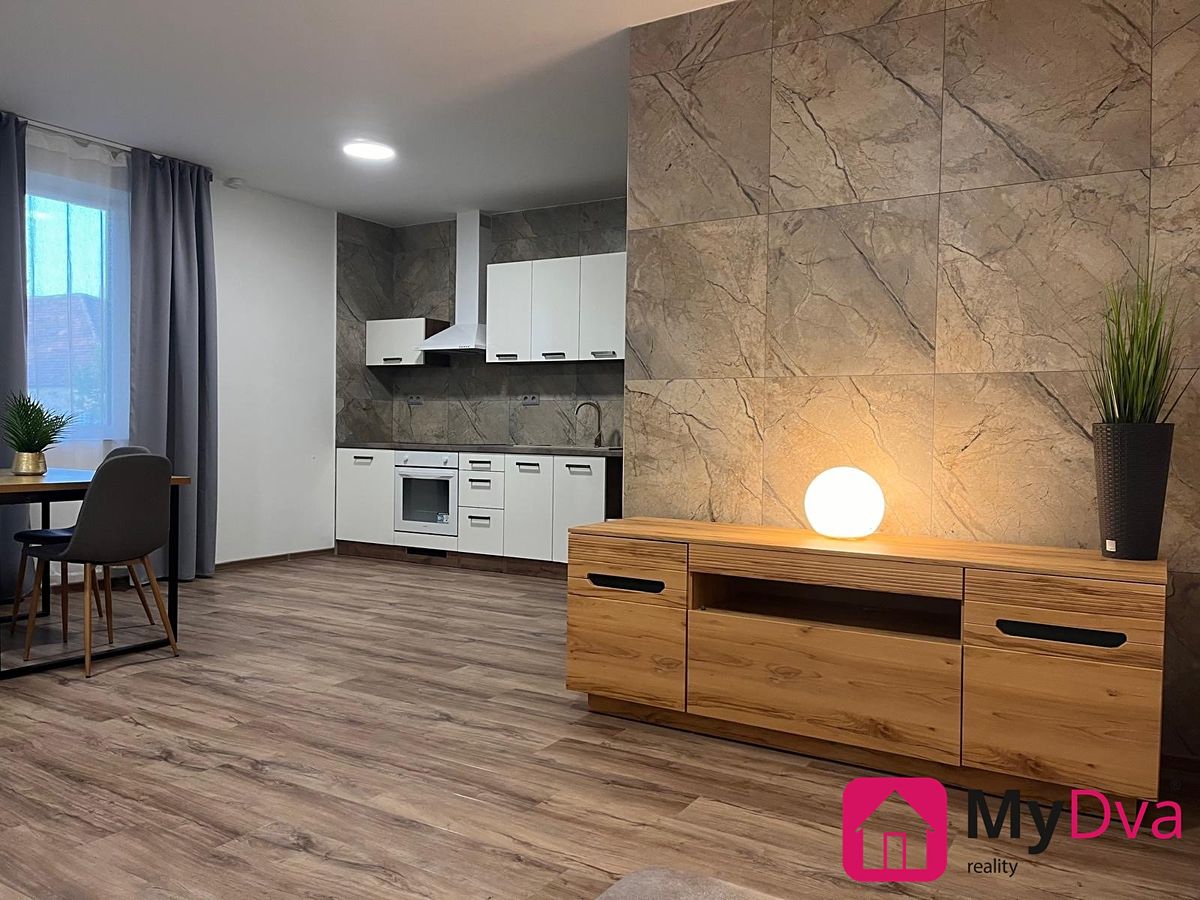 Pronájem bytu 2+kk 62 m² – fotografie 3