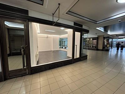 Pronájem obchodního prostoru 33 m²