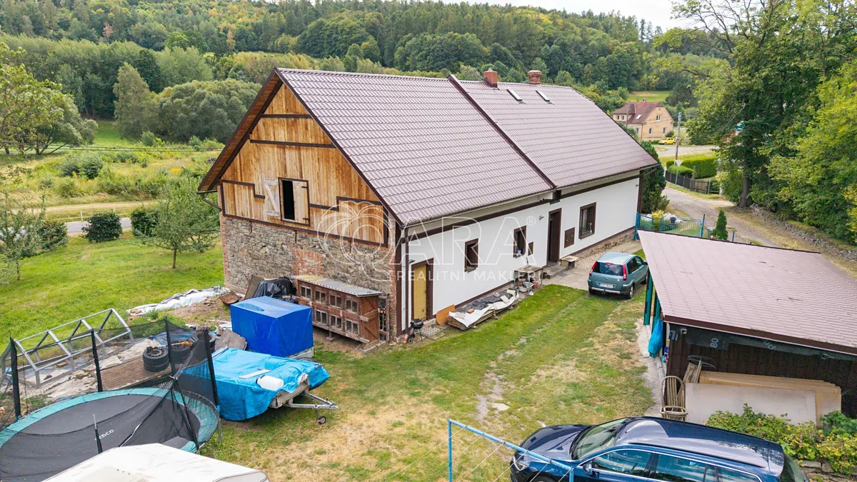 Prodej rodinného domu 250 m², pozemek 2899 m²