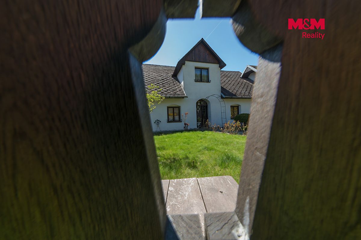 Prodej rodinného domu 268 m², pozemek 878 m² – fotografie 3