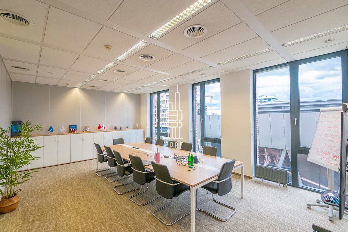 Pronájem kanceláře 335 m² – fotografie 2