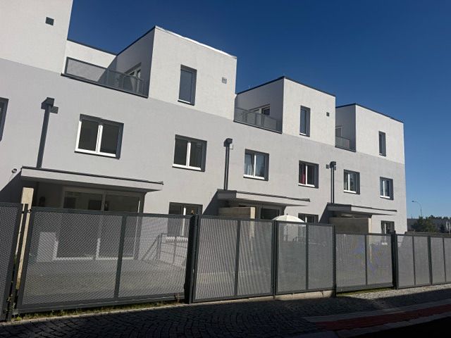Prodej vícegeneračního domu 190 m², pozemek 40 m² – fotografie 2