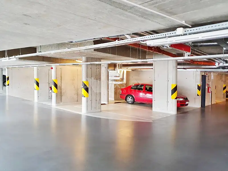 Prodej garážového stání 11 m², Praha – náhled fotky 1