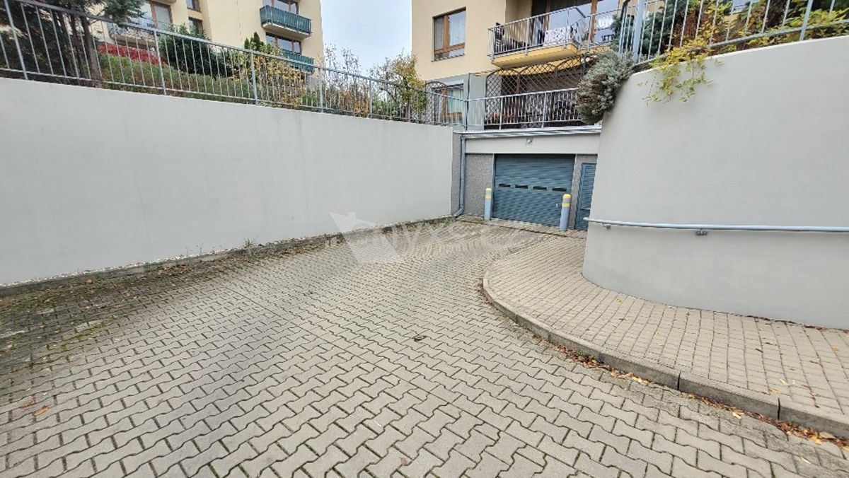 Pronájem garážového stání 12 m² – fotografie 3