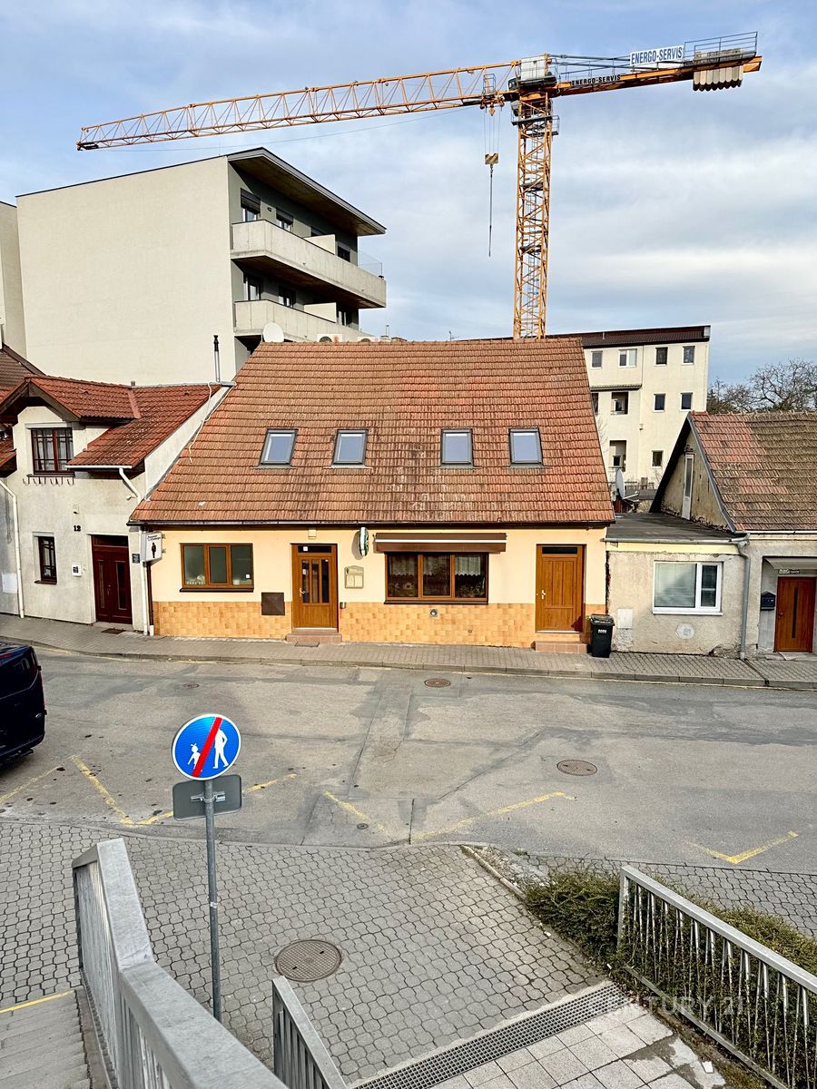 Prodej rodinného domu 170 m², pozemek 1 m² – fotografie 2