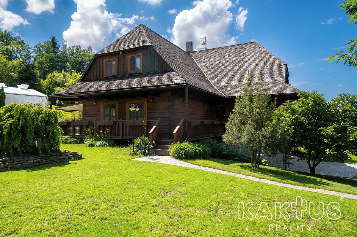 Prodej rodinného domu 462 m², pozemek 30521 m²