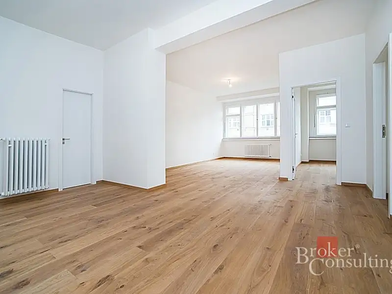 Pronájem kanceláře 110 m², Praha – náhled fotky 1