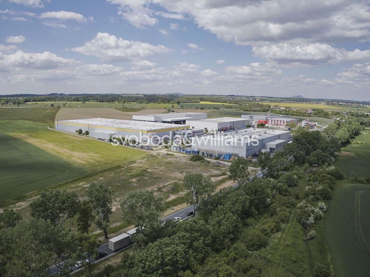 Pronájem výrobní haly, prostoru 3553 m²