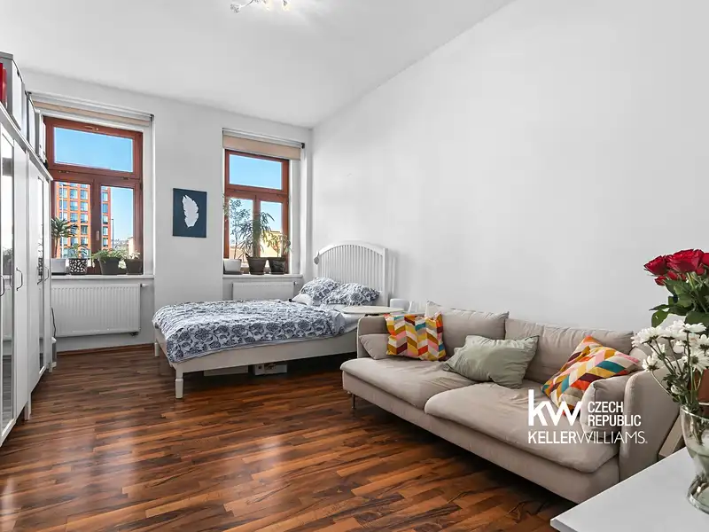 Prodej bytu 2+1 72 m², Praha – náhled fotky 1