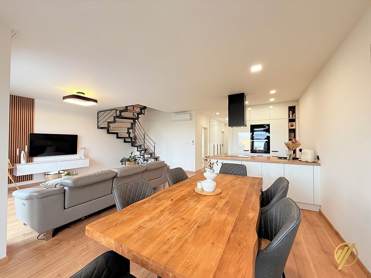 Prodej rodinného domu 140 m², pozemek 409 m² – fotografie 2