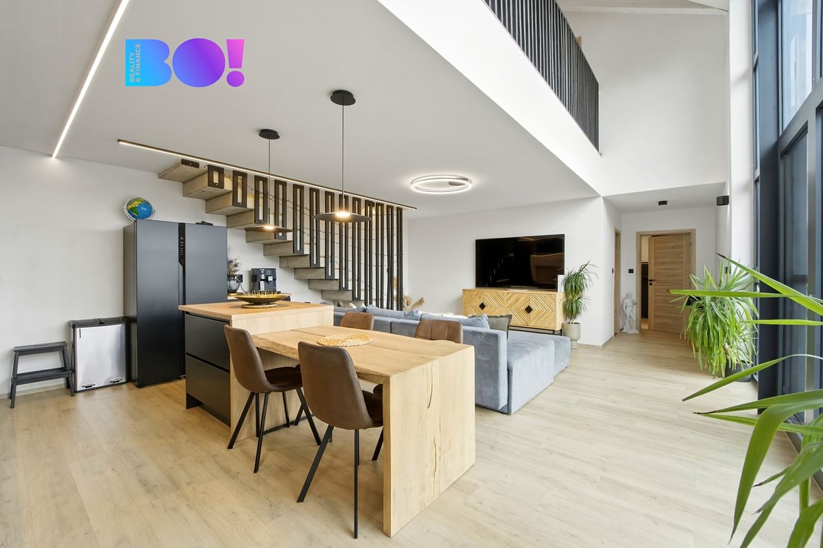 Prodej rodinného domu 372 m², pozemek 3043 m² – fotografie 3