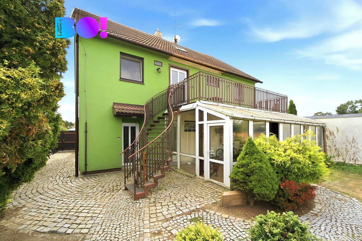 Prodej rodinného domu 259 m², pozemek 1086 m² – fotografie 2