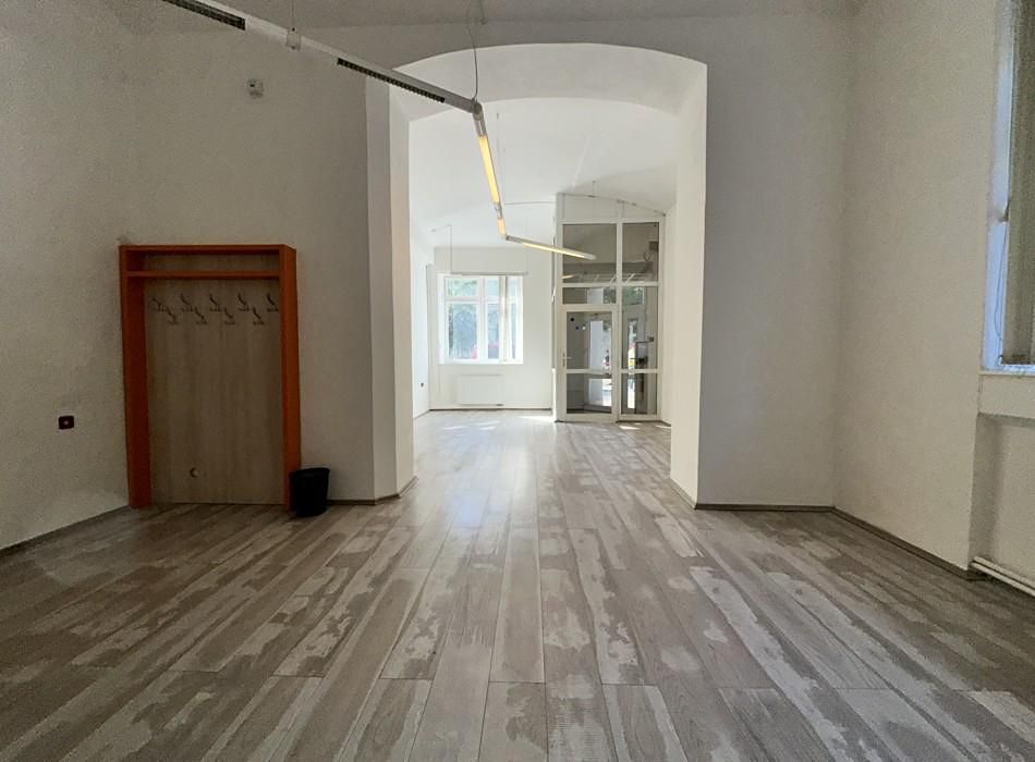Pronájem kanceláře 187 m² – fotografie 2
