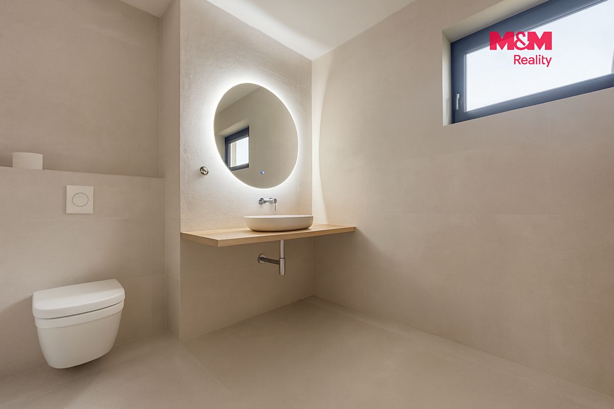 Prodej rodinného domu 216 m², pozemek 1018 m² – fotografie 2