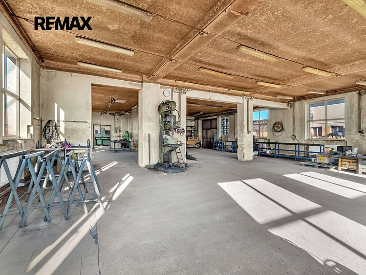 Pronájem komerčního prostoru, 1 380 m² (13 z 23)