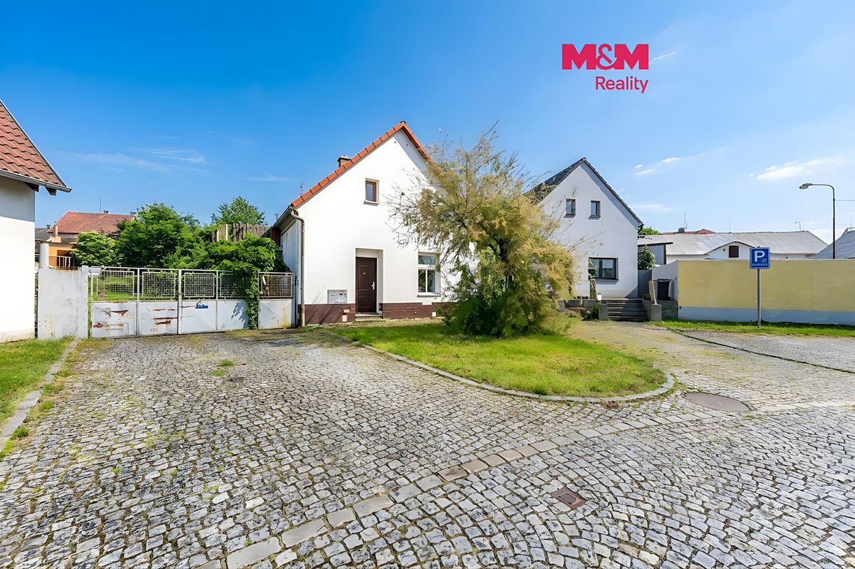 Prodej rodinného domu 230 m², pozemek 325 m²