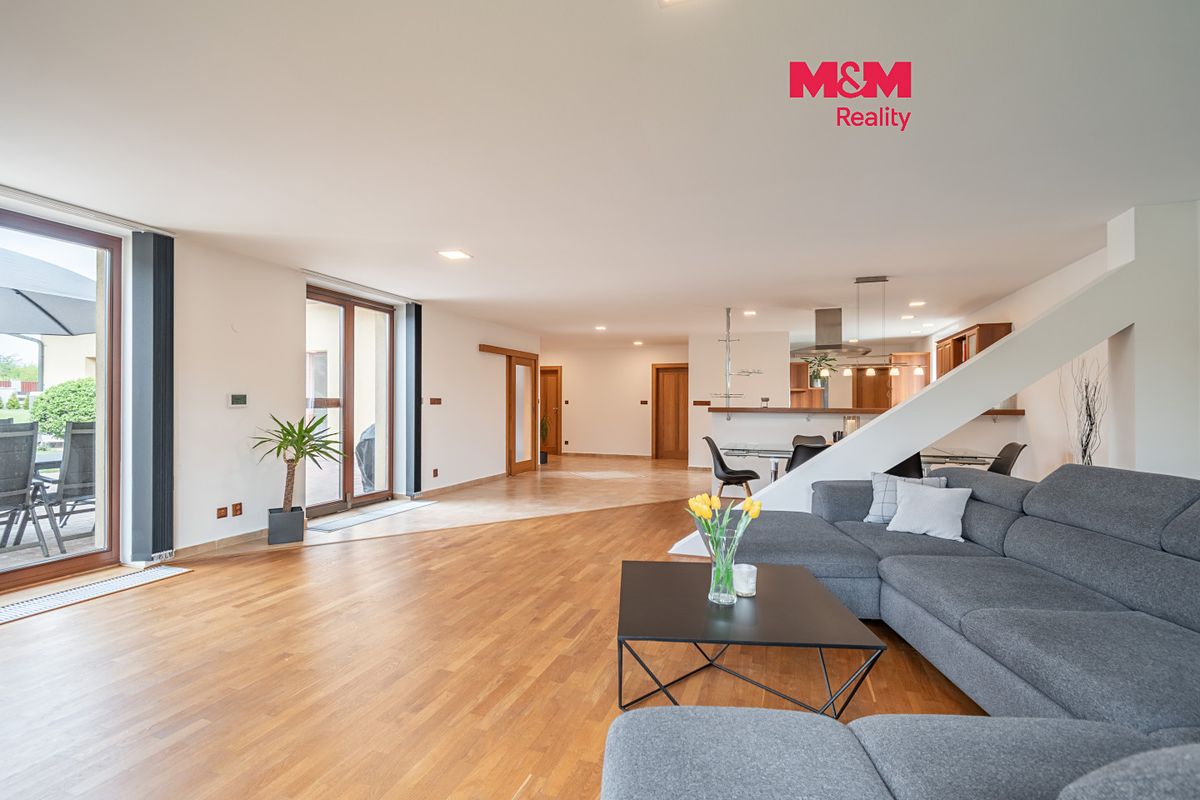 Prodej rodinného domu 196 m², pozemek 1242 m²