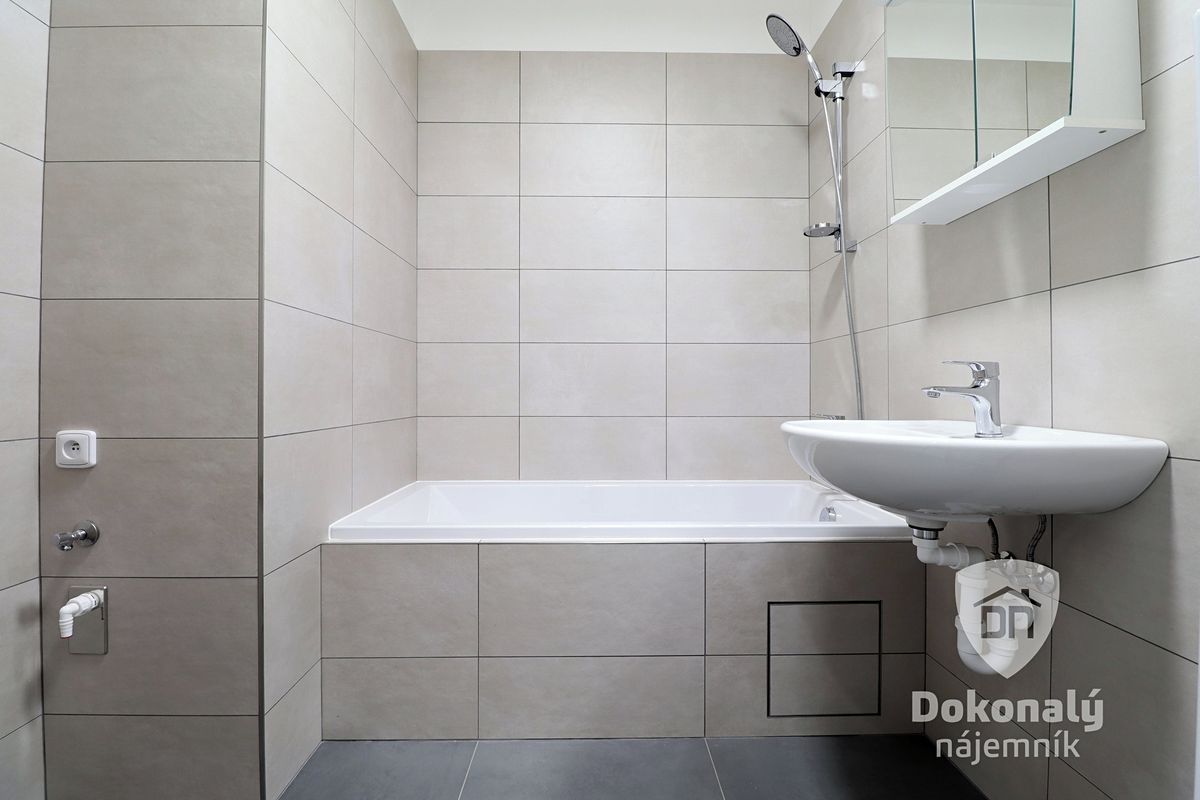 Pronájem bytu 3+kk 72 m² – fotografie 3