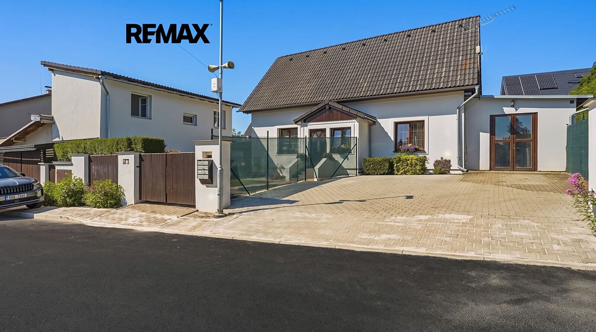 Prodej rodinného domu 298 m², pozemek 654 m²