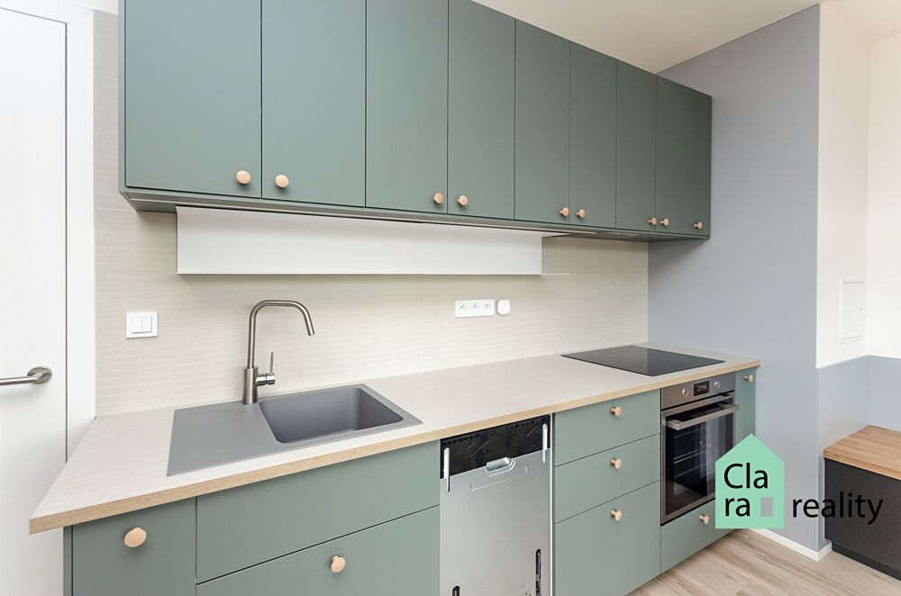 Pronájem bytu 1+kk 28 m² – fotografie 2