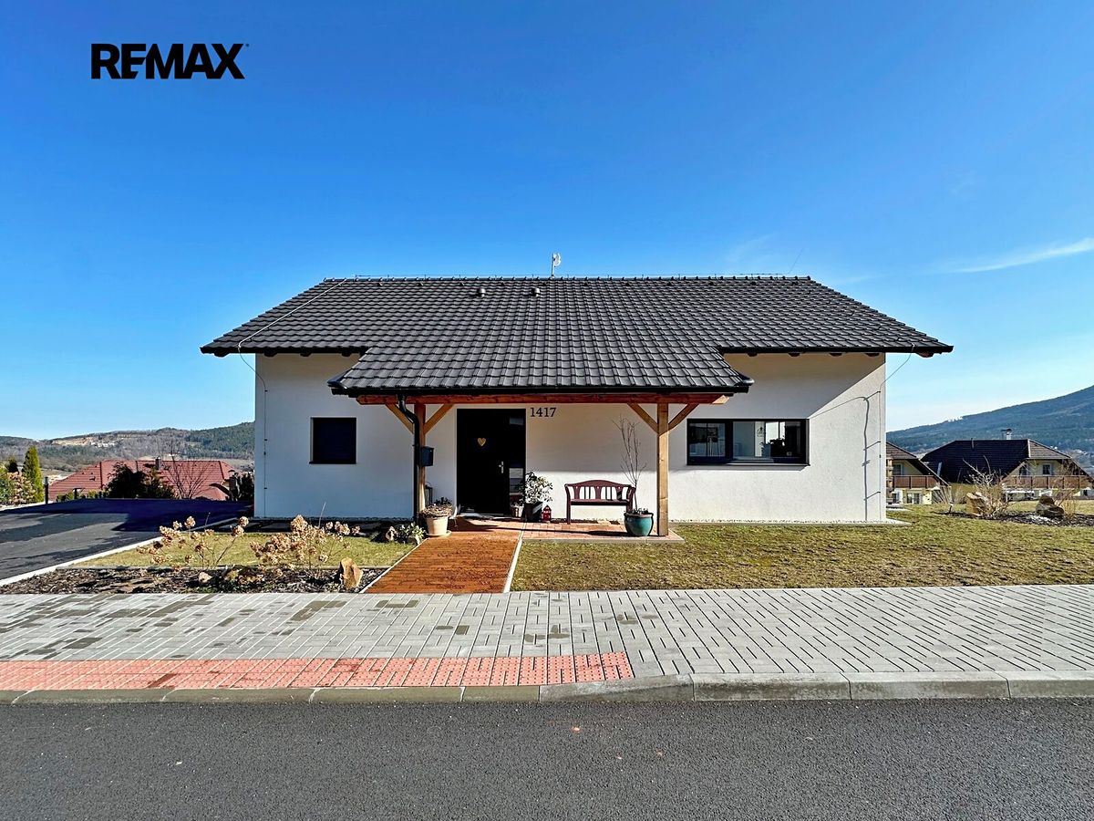 Prodej rodinného domu 140 m², pozemek 1144 m² – fotografie 3