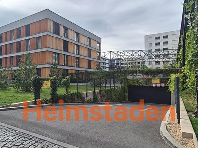 Pronájem garážového stání 12 m²