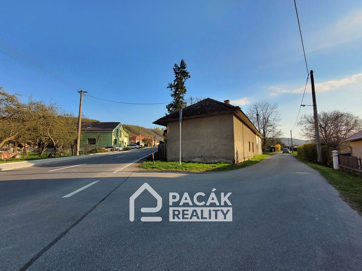 Prodej stavebního pozemku 1056 m² – fotografie 2
