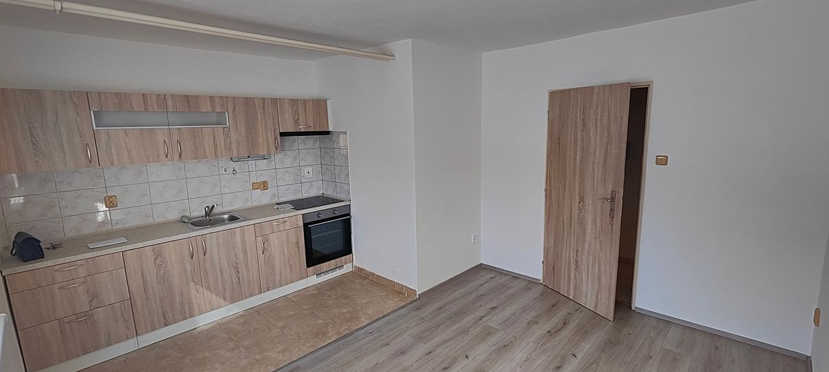 Pronájem bytu 2+kk 35 m² – fotografie 2