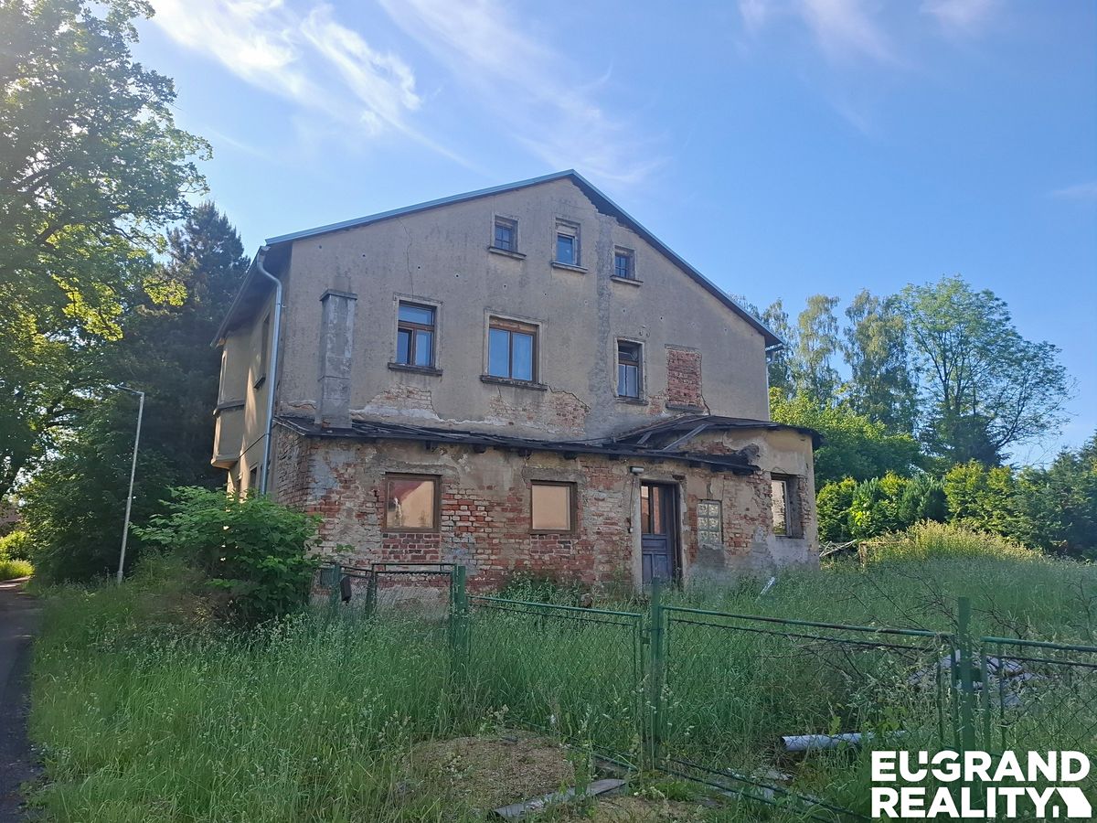 Prodej rodinného domu 300 m², pozemek 900 m² – fotografie 3