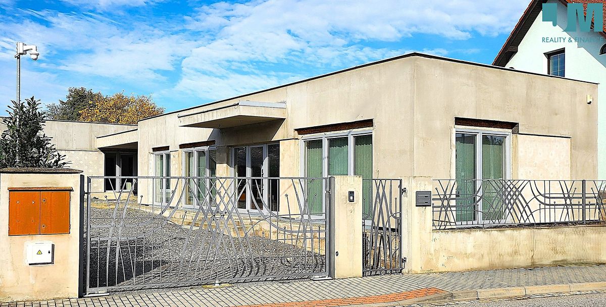 Prodej rodinného domu 510 m², pozemek 1700 m² – fotografie 2