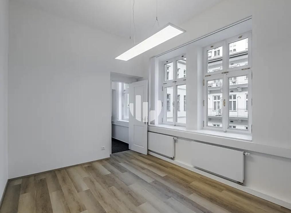 Pronájem kanceláře 155 m² – fotografie 4