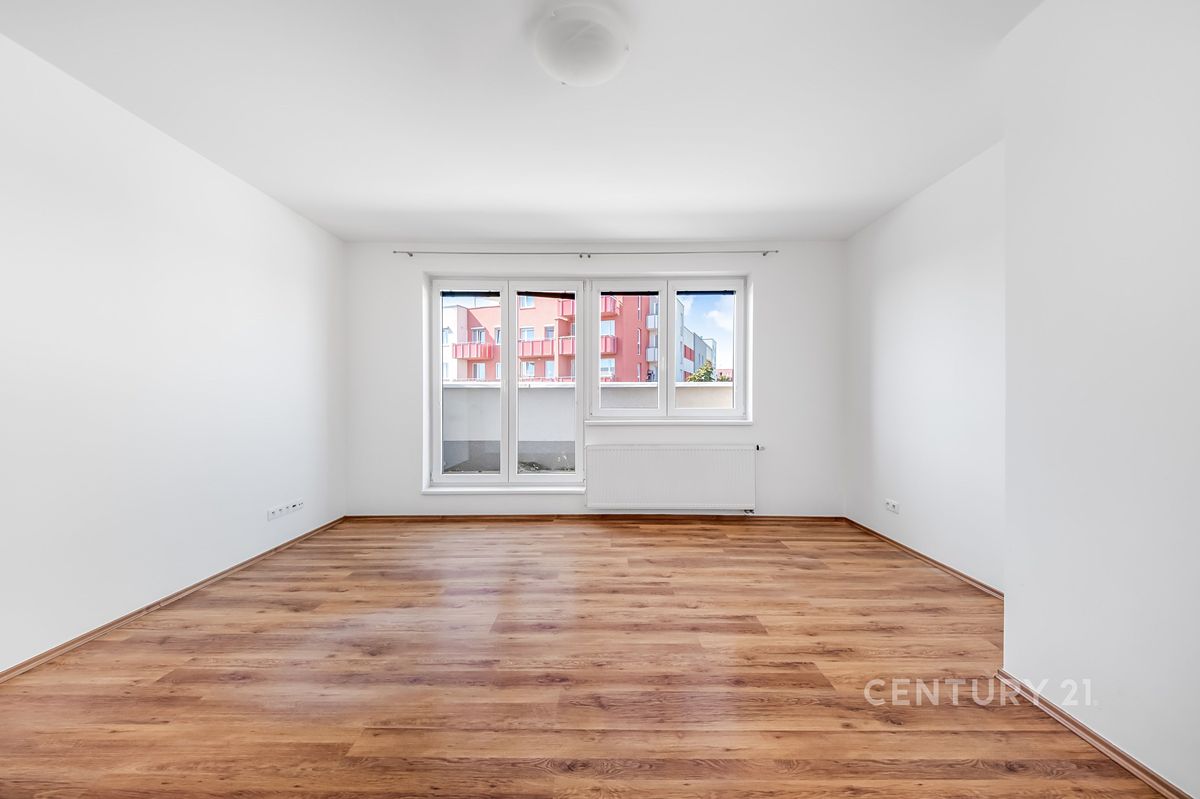Pronájem bytu 1+kk 33 m² – fotografie 4