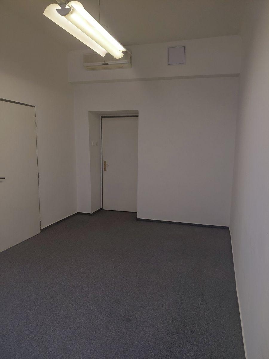 Pronájem kanceláře 17 m² – fotografie 3