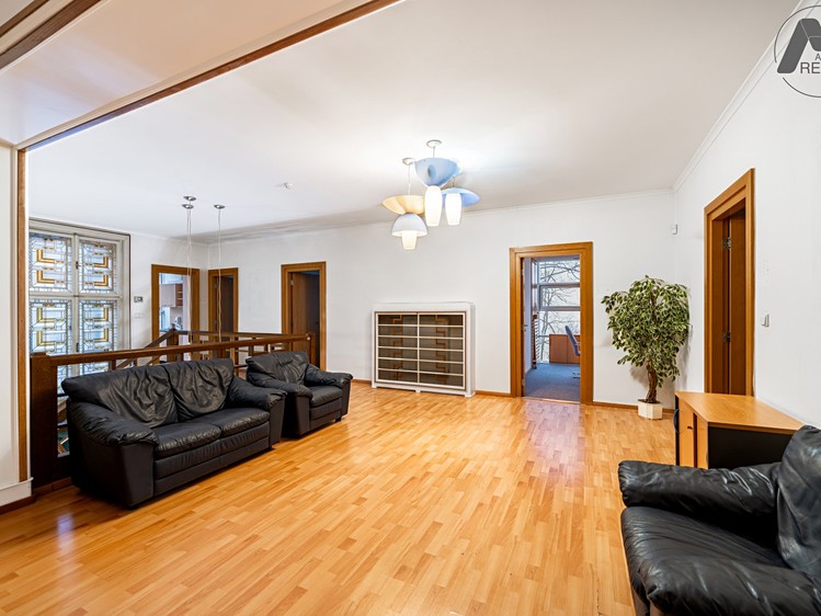Комерційне приміщення на продаж, 686 м² (5 з 23)