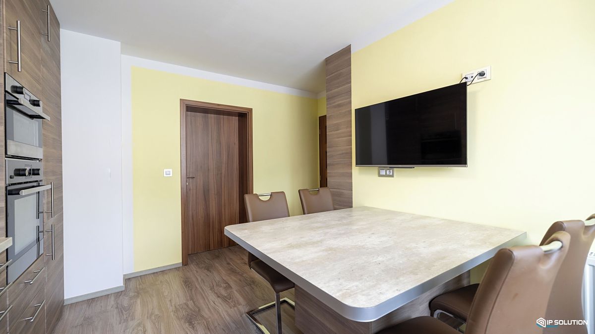 Prodej rodinného domu 287 m², pozemek 387 m² – fotografie 4