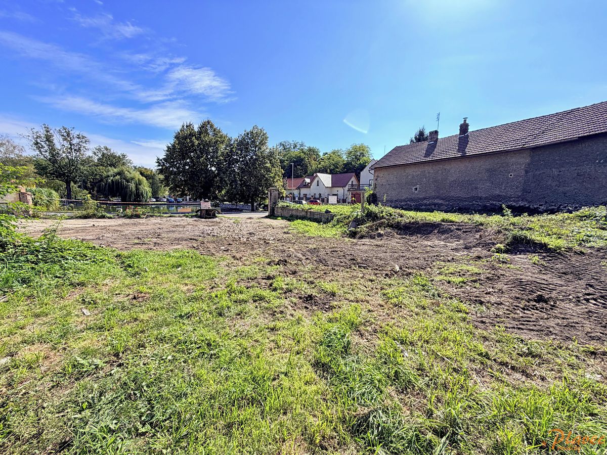 Prodej stavebního pozemku 945 m² – fotografie 4