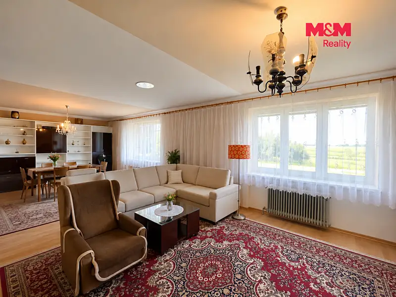 Prodej rodinného domu 220 m², pozemek 967 m², Radslavice – náhled fotky 2