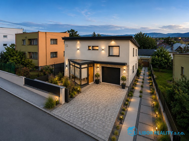Prodej domu, 240 m² (3 z 26)