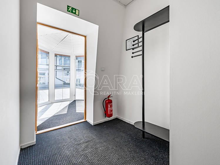 Комерційне приміщення в оренду, 184 м² (19 з 26)