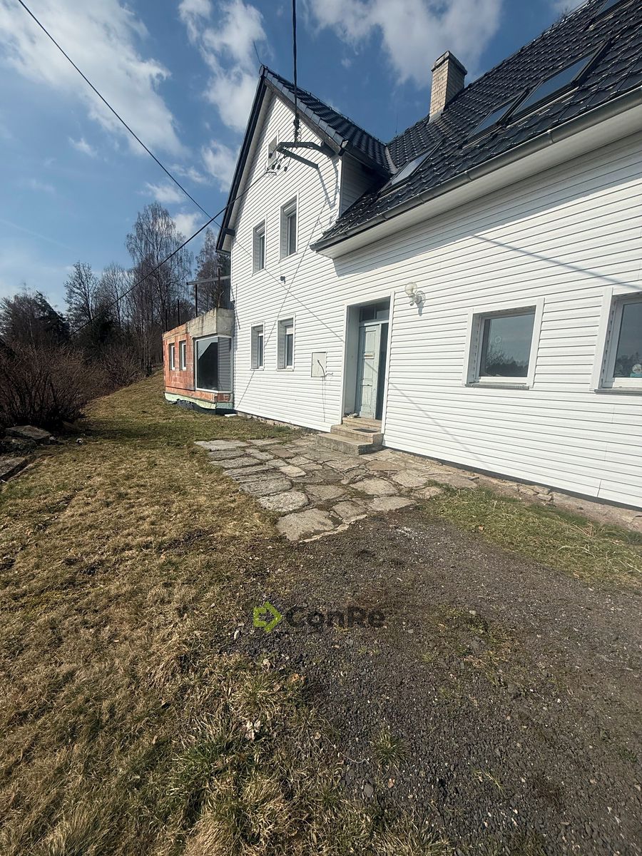 Prodej rodinného domu 210 m², pozemek 1622 m² – fotografie 2