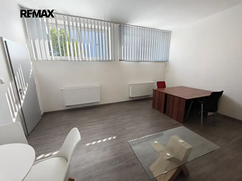 Pronájem kanceláře 65 m², Praha – náhled fotky 2