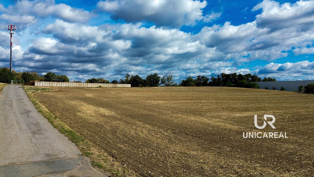 Prodej komerčního pozemku 1755 m² – fotografie 2