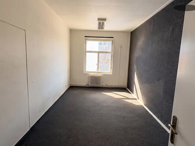 Pronájem kanceláře 18 m², Praha – náhled fotky 1
