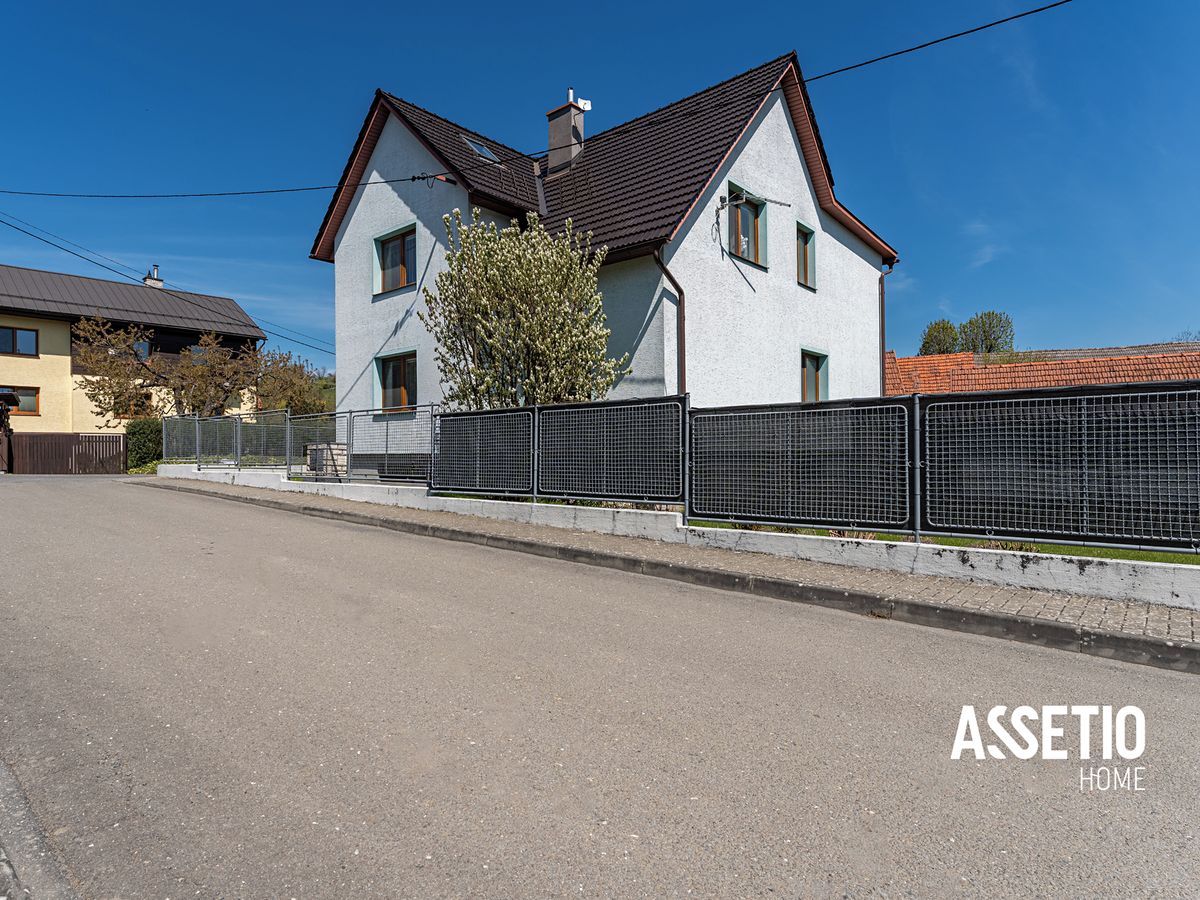 Prodej rodinného domu 254 m², pozemek 848 m²