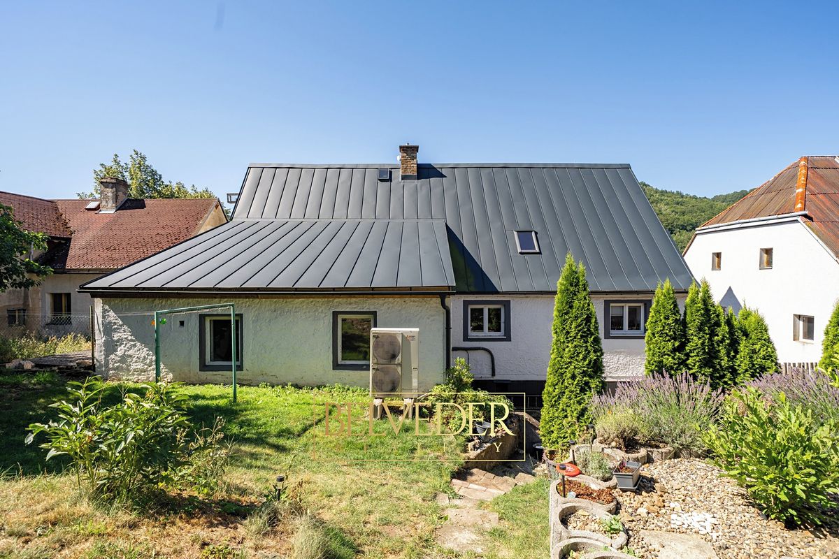 Prodej rodinného domu 250 m², pozemek 1009 m² – fotografie 3
