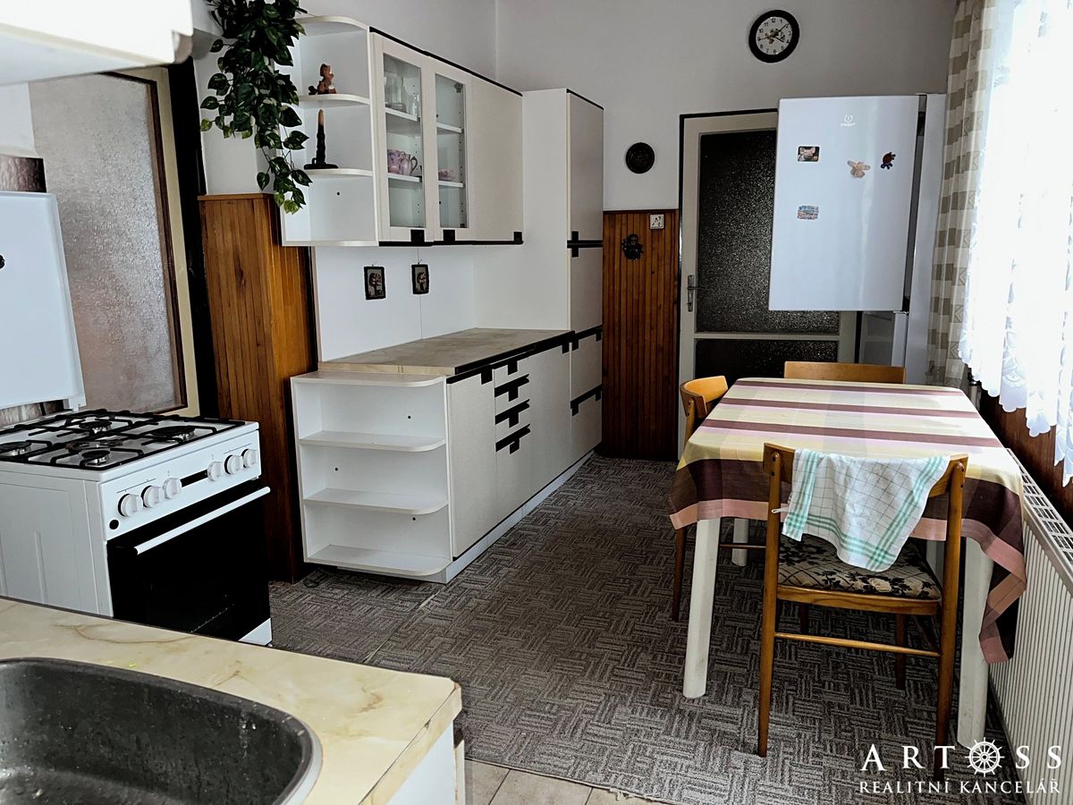 Pronájem rodinného domu 185 m², pozemek 1055 m² – fotografie 4